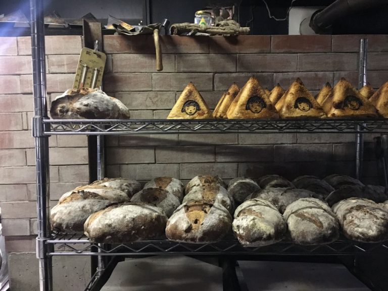 洞爺湖のほとりにある、一軒のパン屋